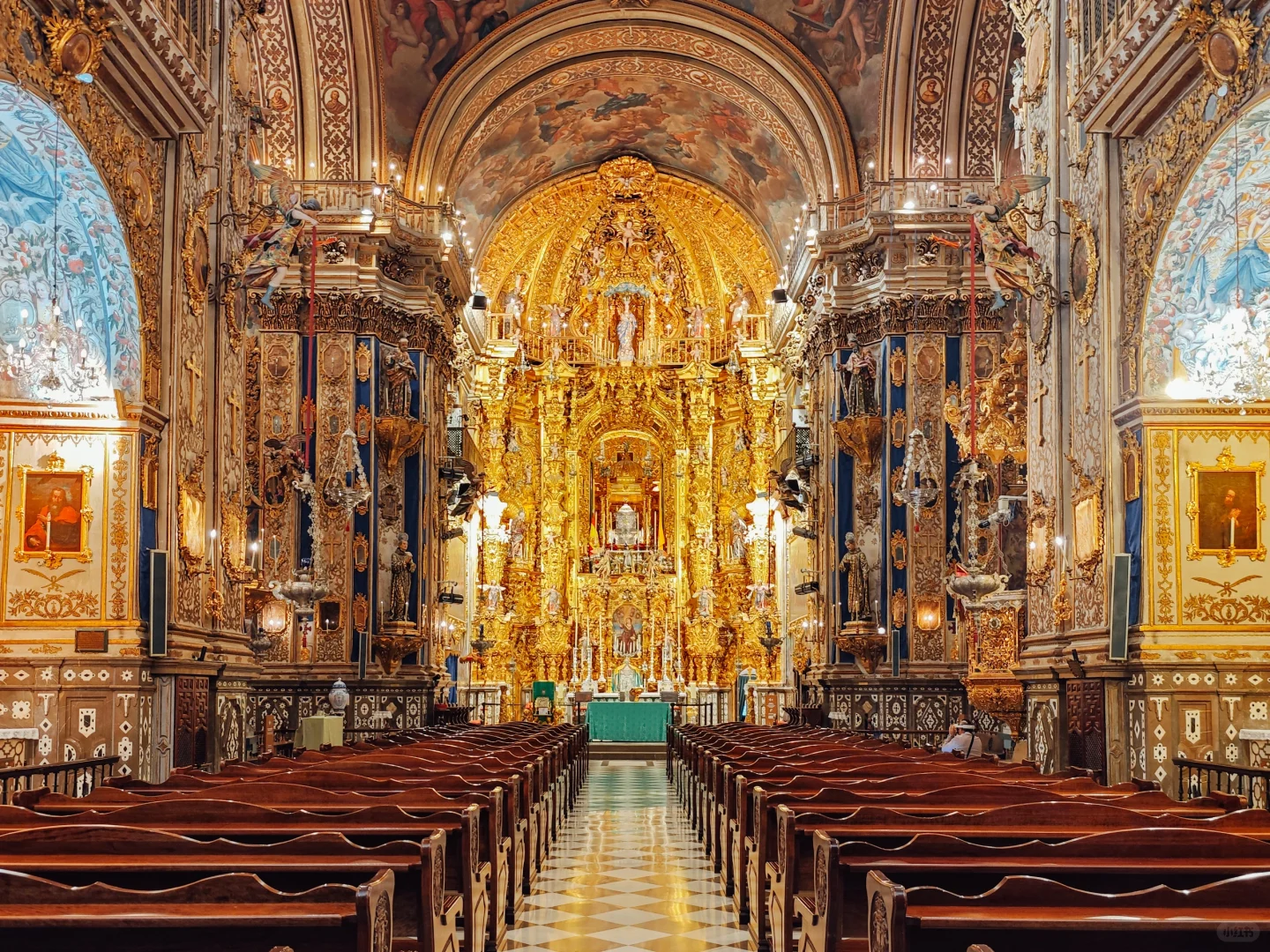 比圣家堂更叫人震惊失语的教堂|格拉纳达