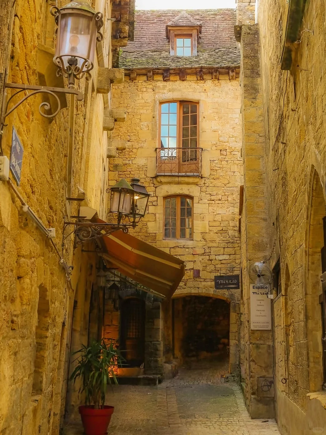 💐以为南法够美了 直到来到了Sarlat小镇…