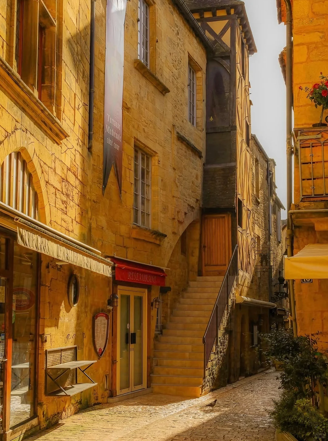 💐以为南法够美了 直到来到了Sarlat小镇…