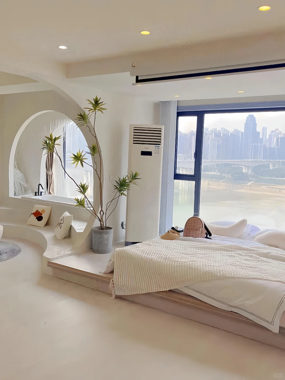 重庆!解放碑!!129俩人😭😭不想退房