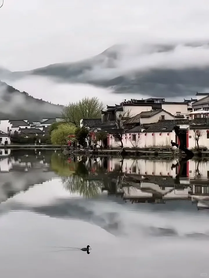 “徽州古韵：探秘水墨画卷中的隐世村落”