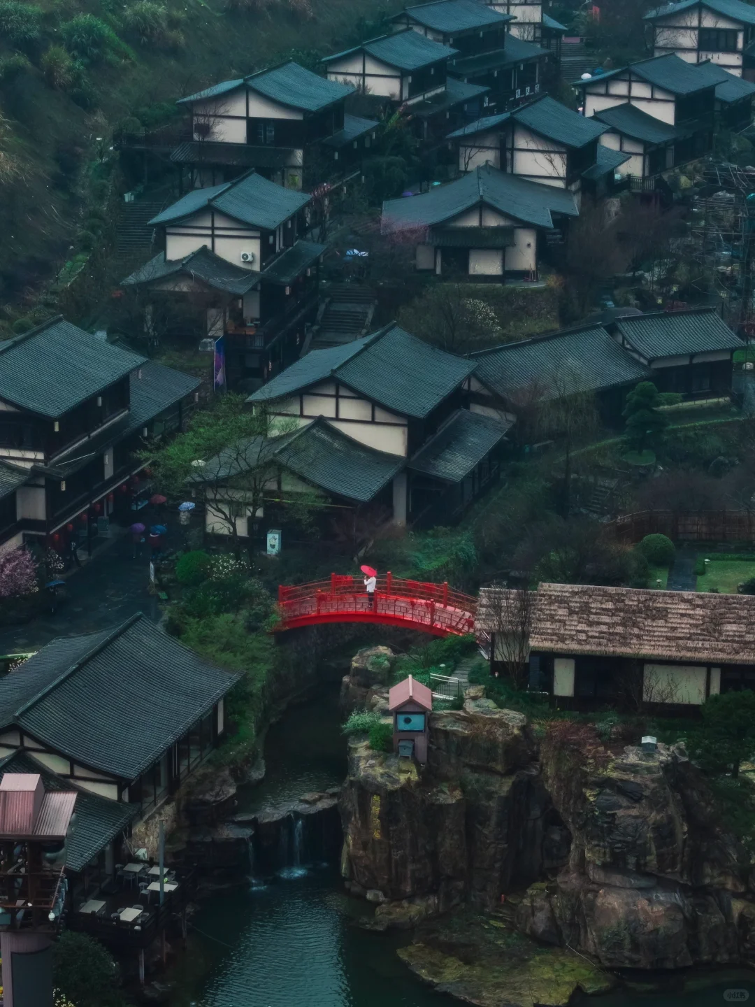 《国家地理》推荐的烟雨小镇，美的死心塌地的
