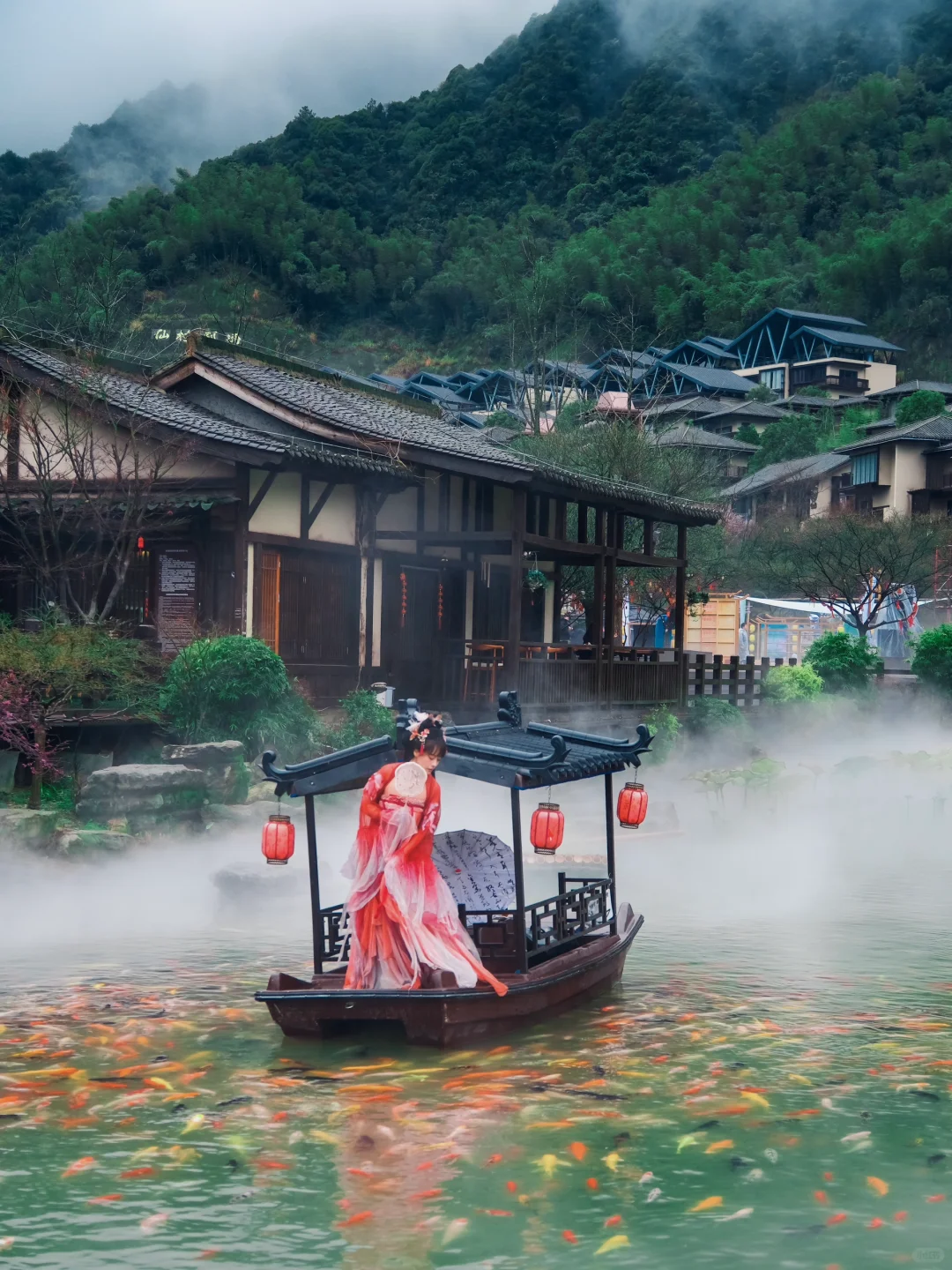 《国家地理》推荐的烟雨小镇，美的死心塌地的