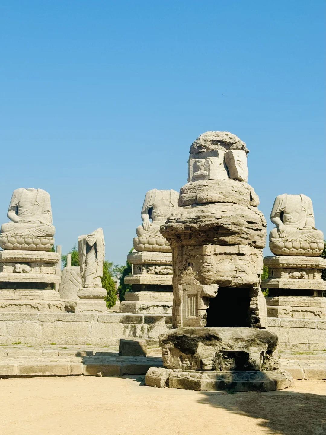 响堂山石窟一日