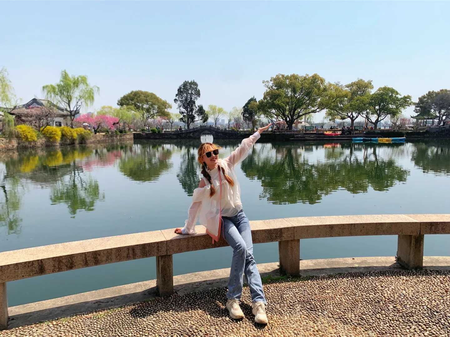 J人一个人无锡旅游，不同路人拍的照片