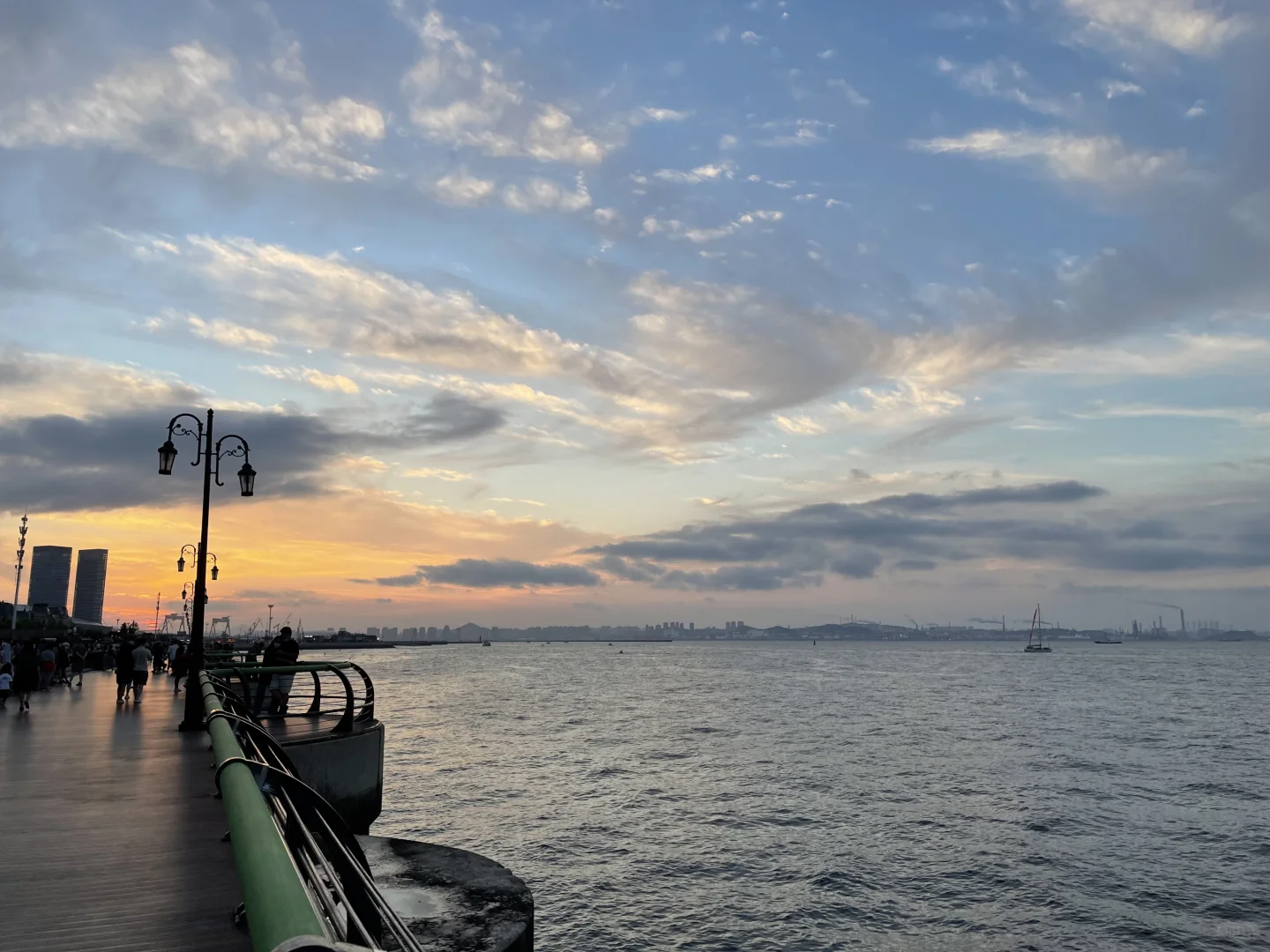 大连免费旅游景点，东港和星海哪个更值得