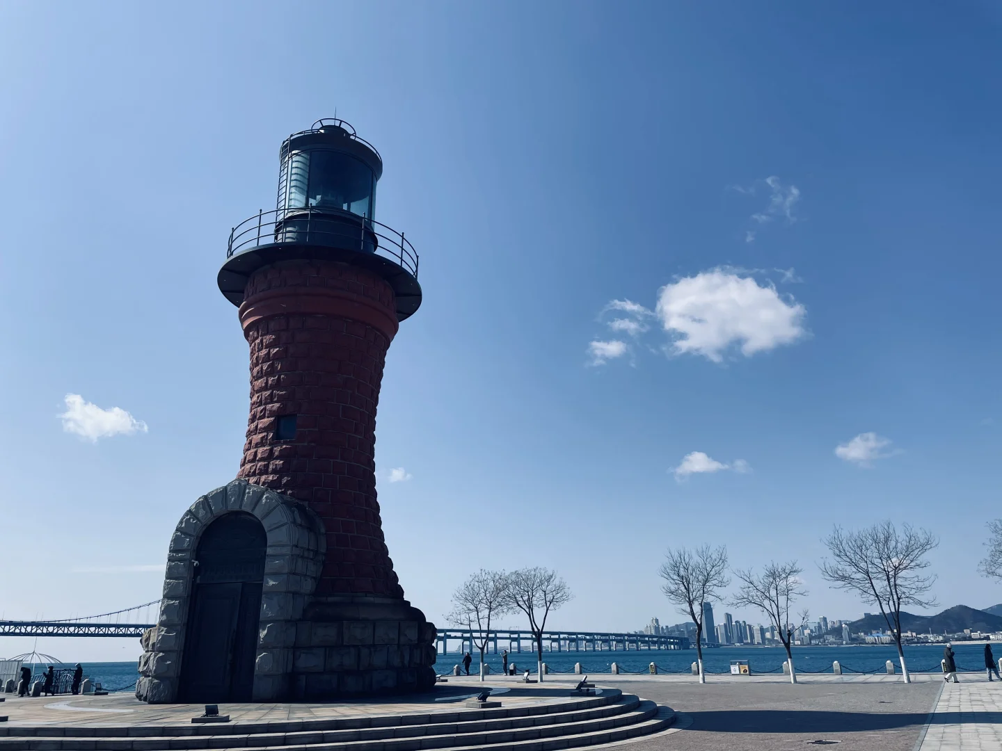 大连免费旅游景点，东港和星海哪个更值得