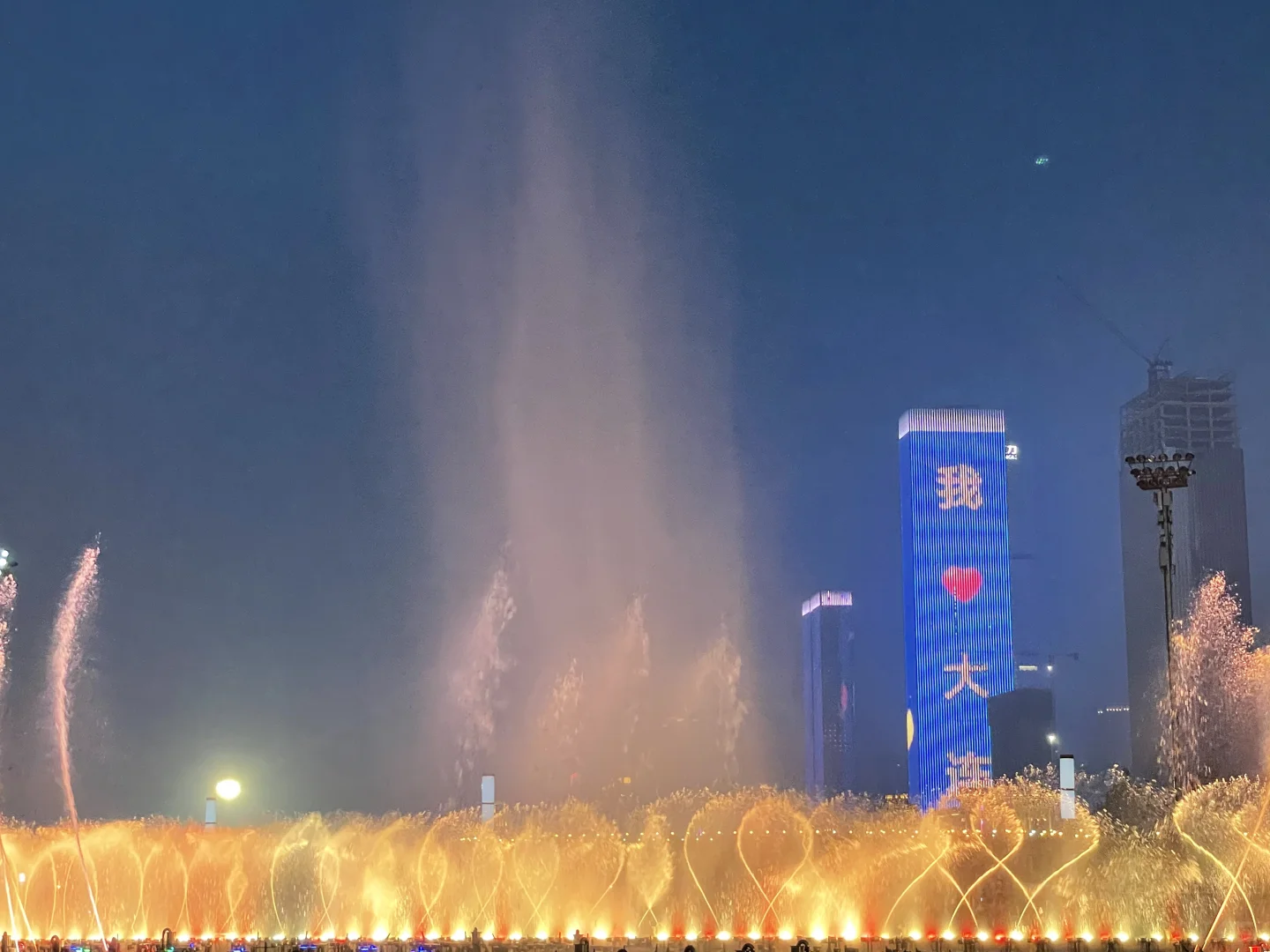 大连免费旅游景点，东港和星海哪个更值得