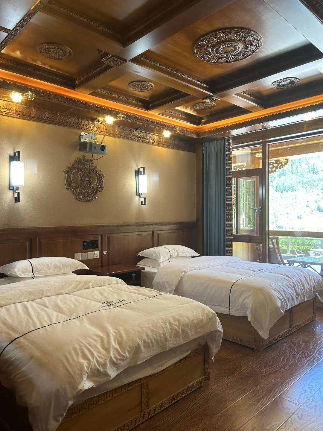 入住了九寨沟景区内民宿，傍晚景区没人真好