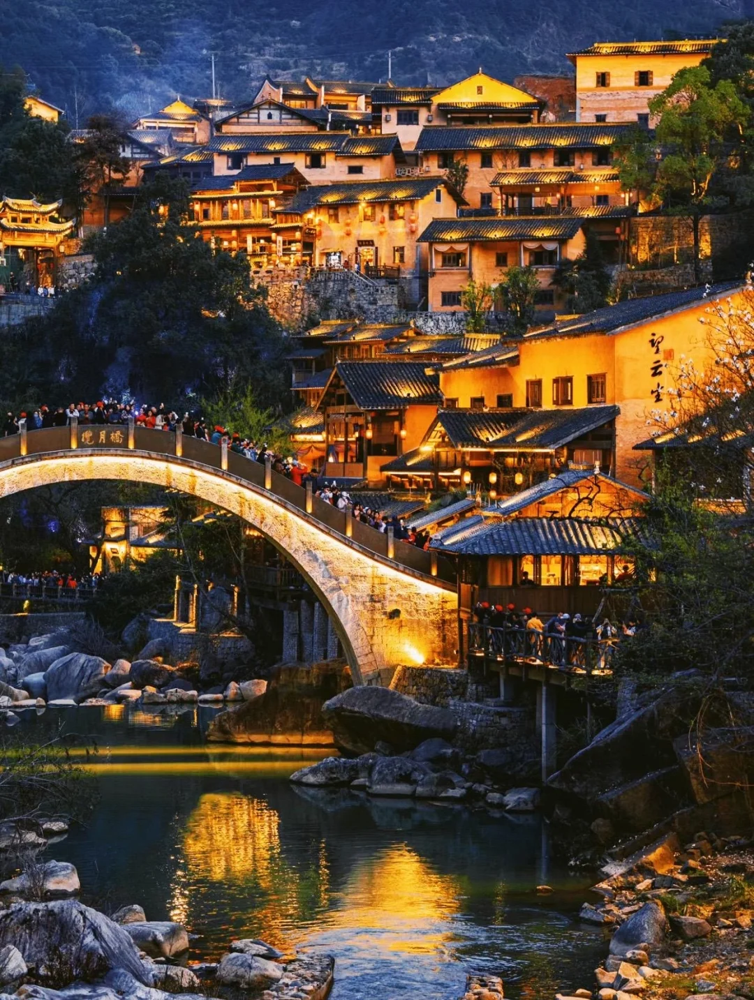 莫非这就是苏轼笔下的天上宫阙！