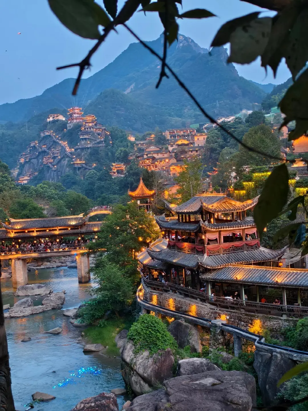 莫非这就是苏轼笔下的天上宫阙！