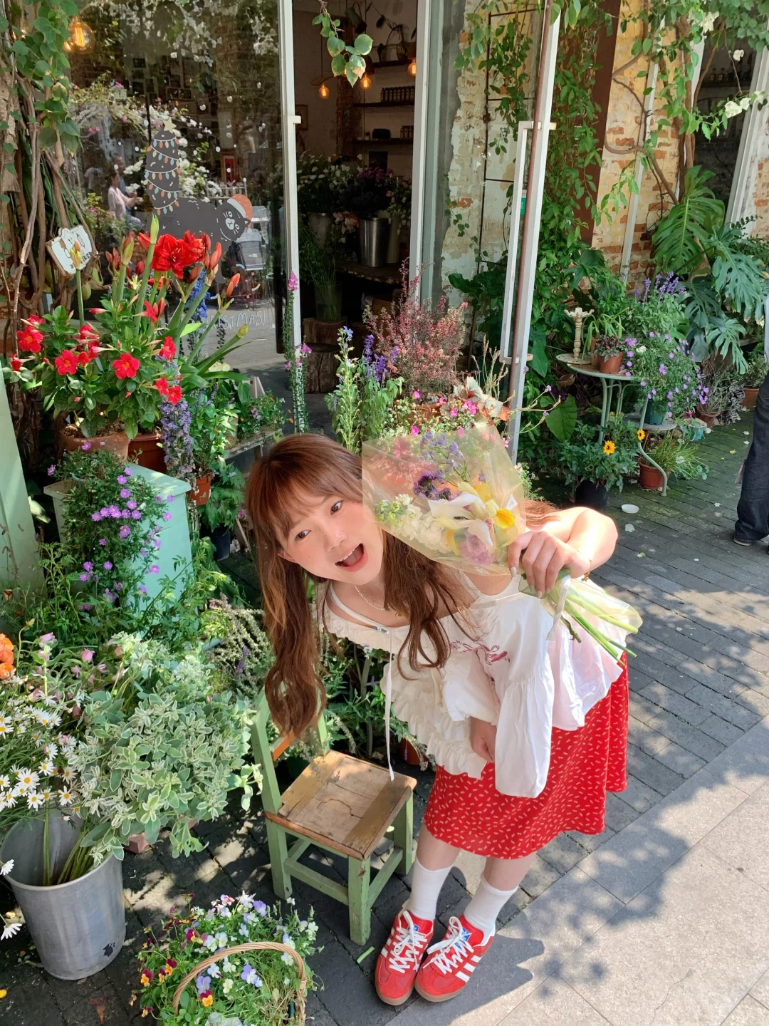 🐈.𓈒𓂂𓈒𓍼💐广州有小猫的花院太浪漫啦！