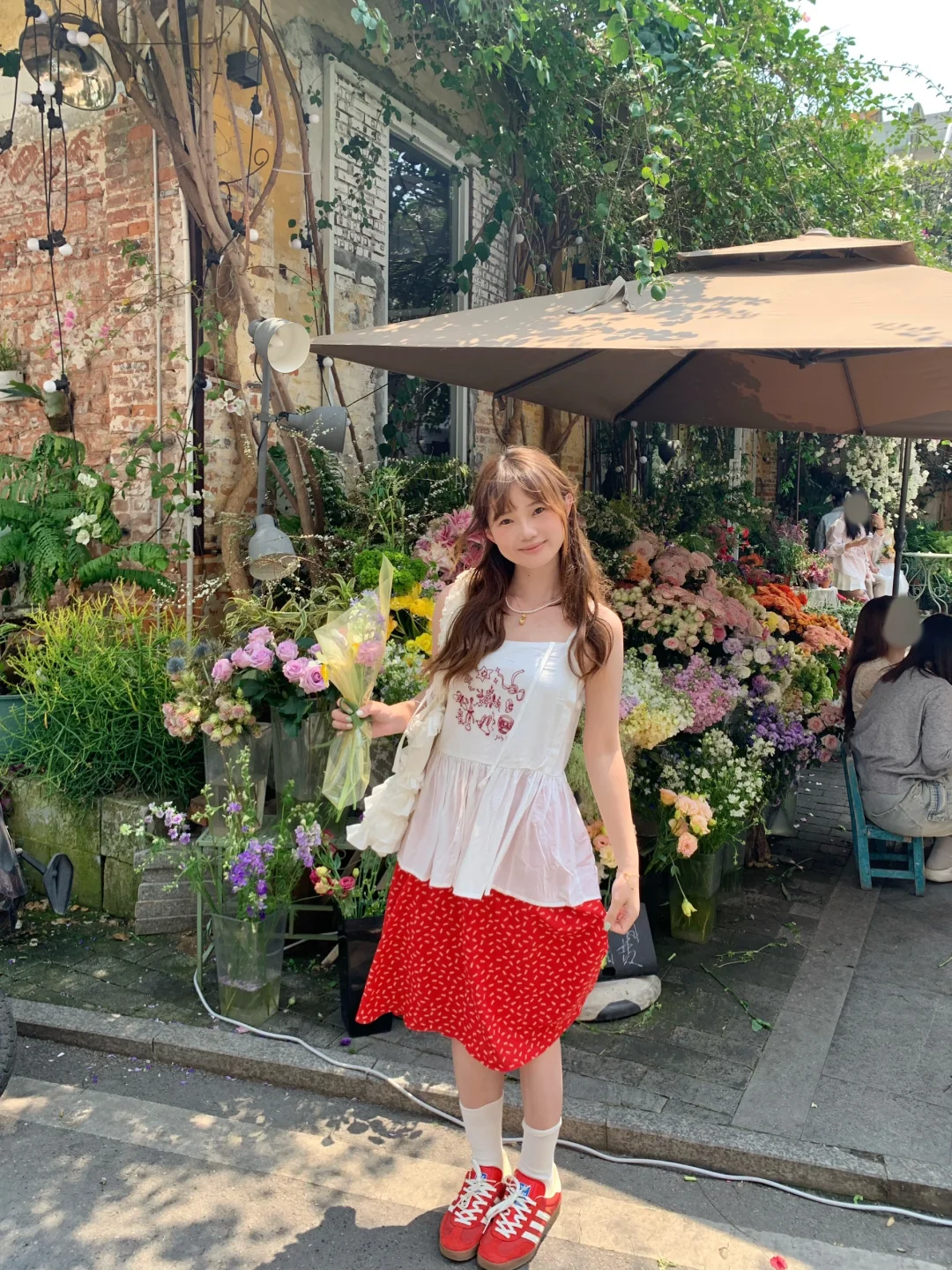 🐈.𓈒𓂂𓈒𓍼💐广州有小猫的花院太浪漫啦！