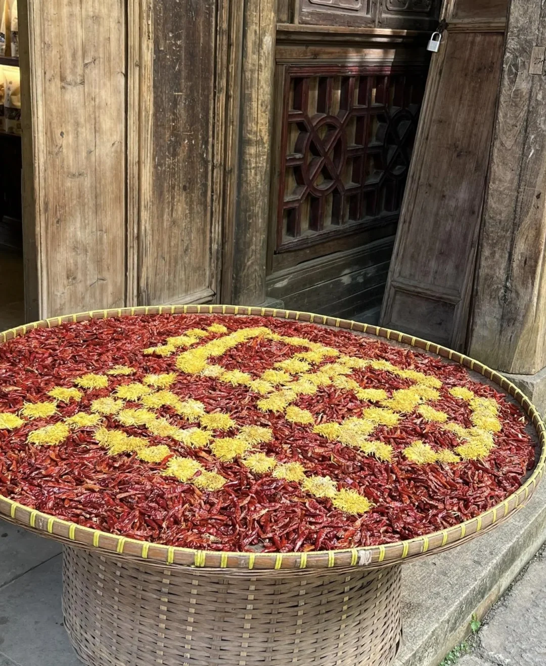 春天怎么能不来婺源看油菜花呢