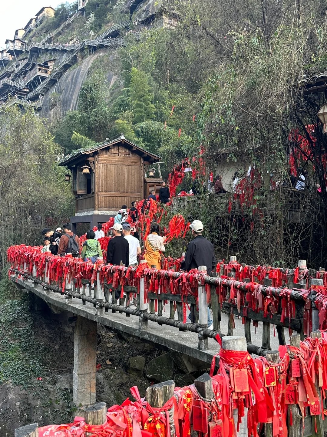 一去一个不吱声