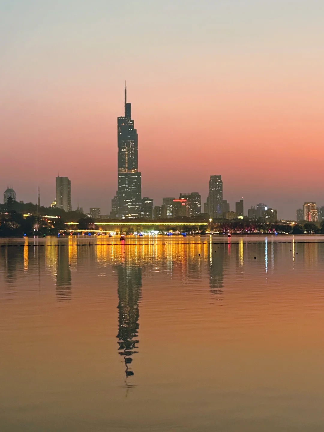 南京落日丨跟着 XHS 看玄武湖的落日晚霞