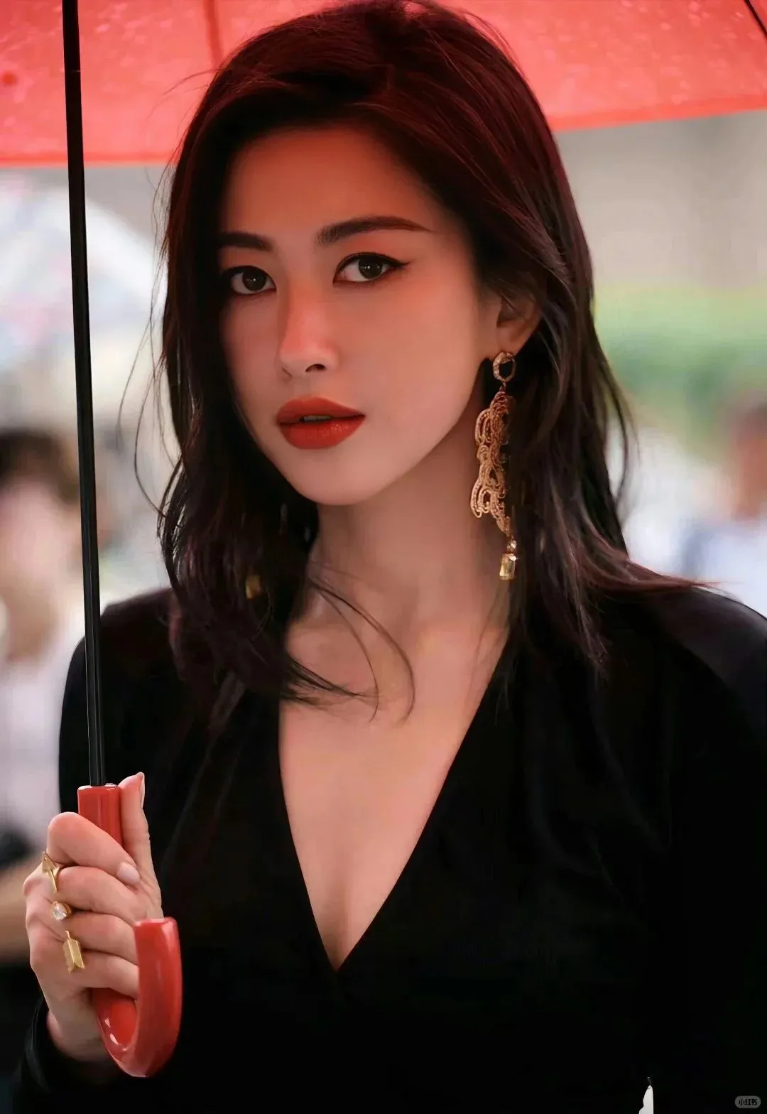 讲真的...有点看不懂朱珠的脸了......