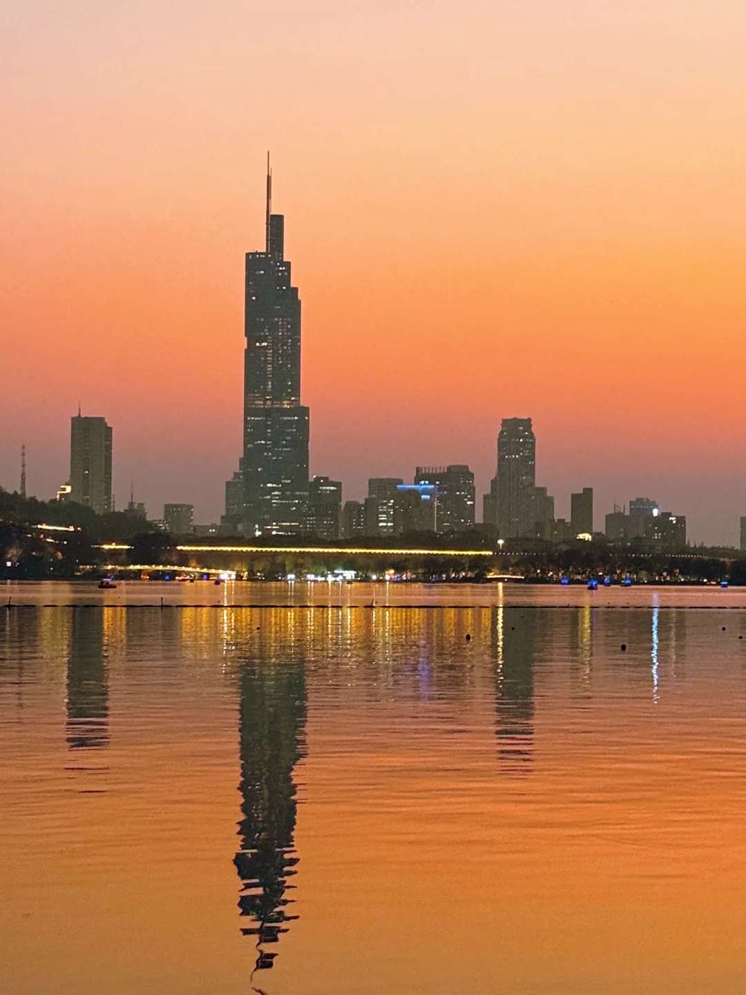 南京落日丨跟着 XHS 看玄武湖的落日晚霞