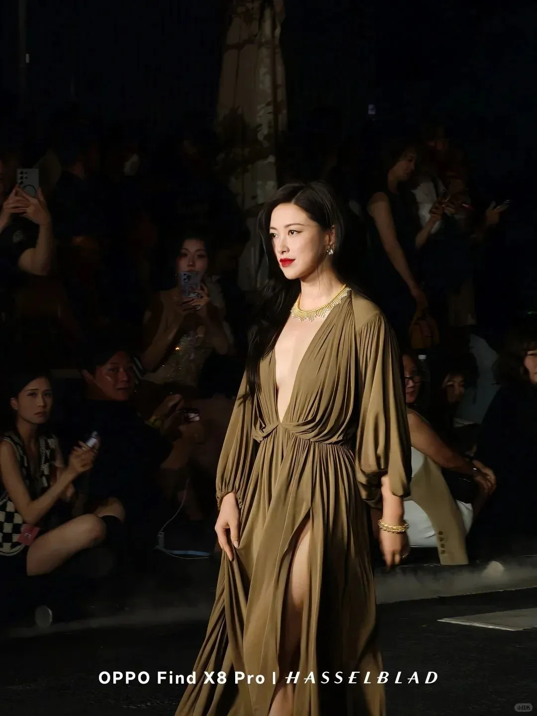 讲真的...有点看不懂朱珠的脸了......