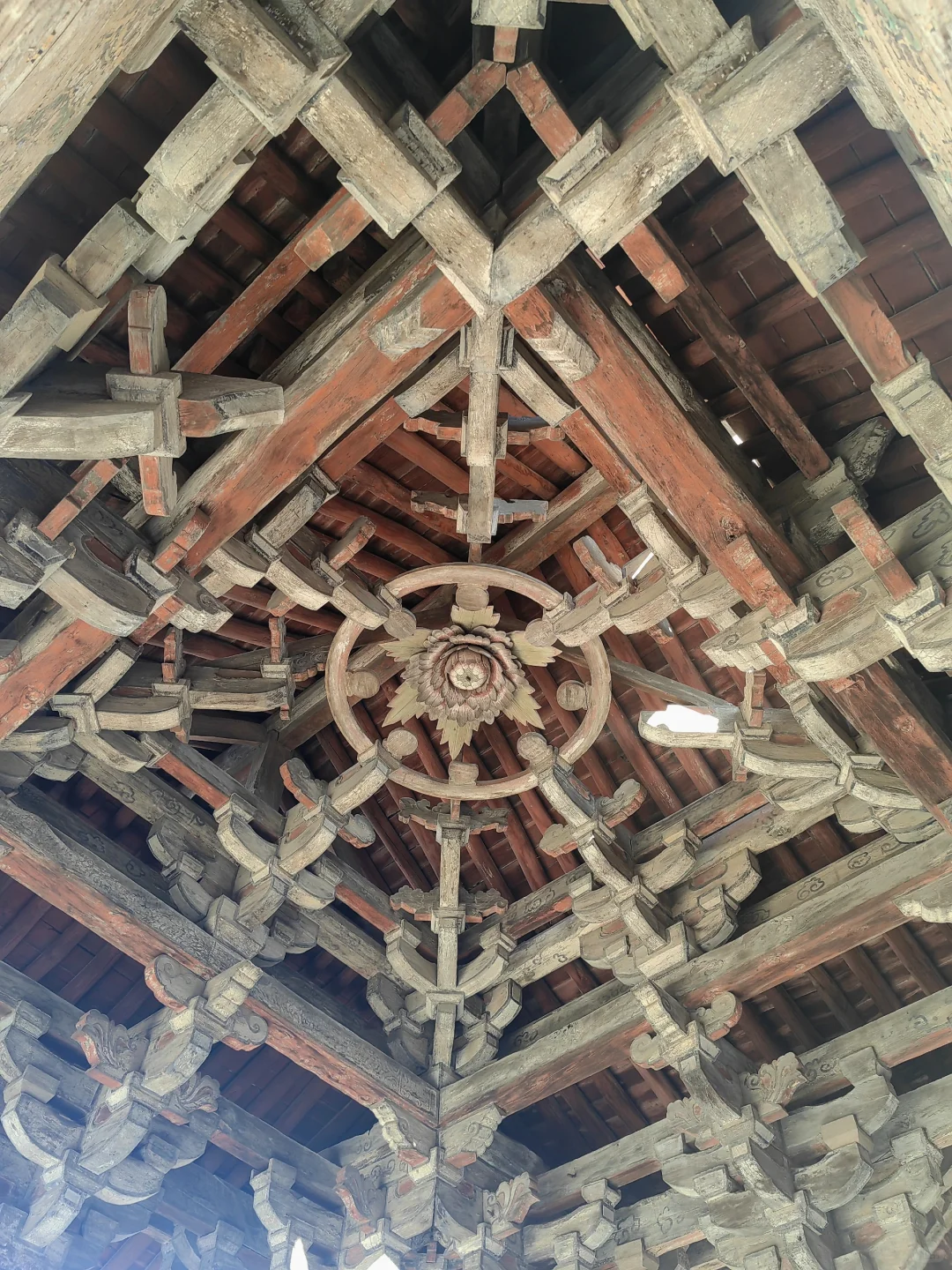 蒲县东岳庙这个能算藻井吗？