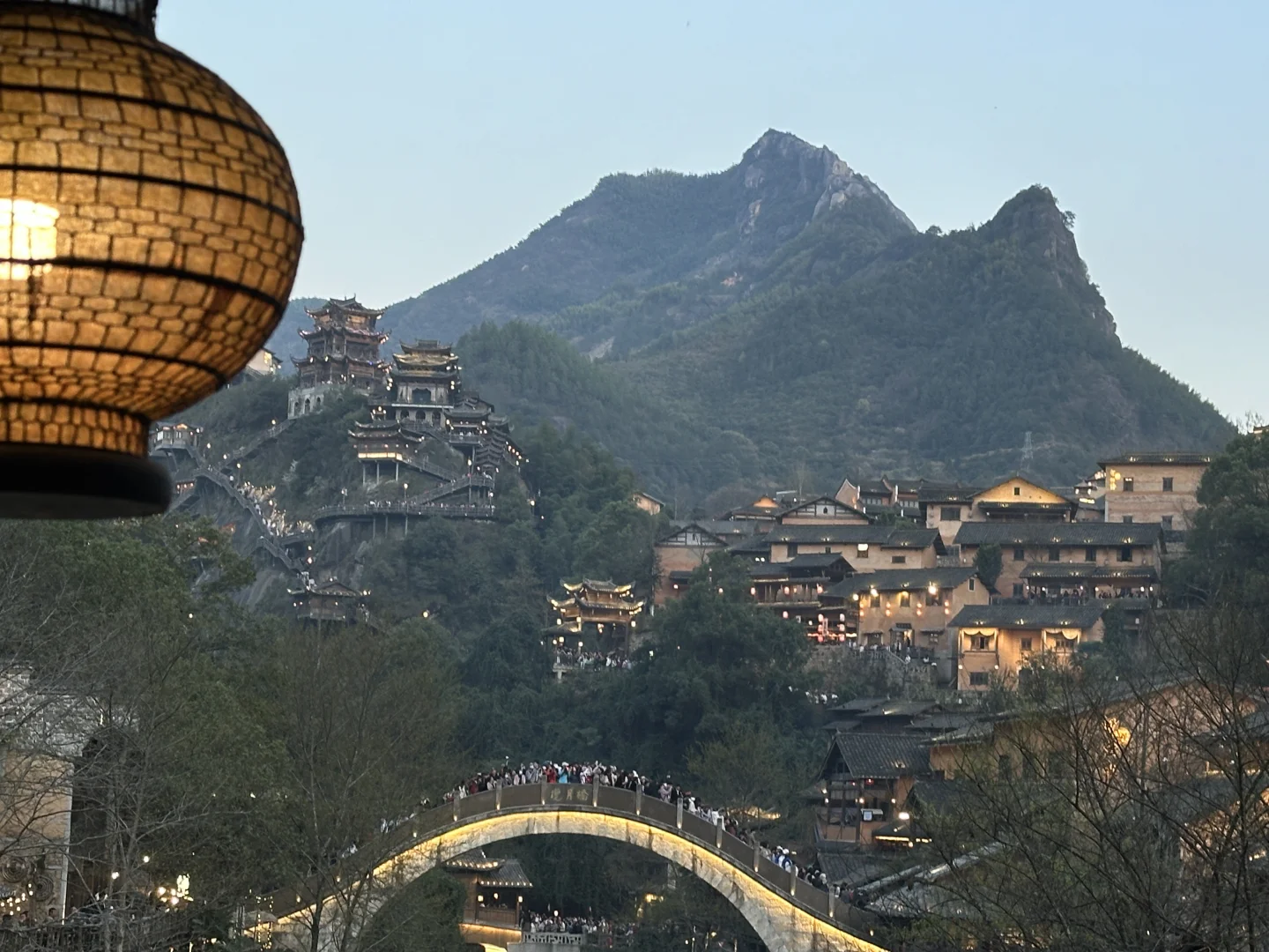 一去一个不吱声