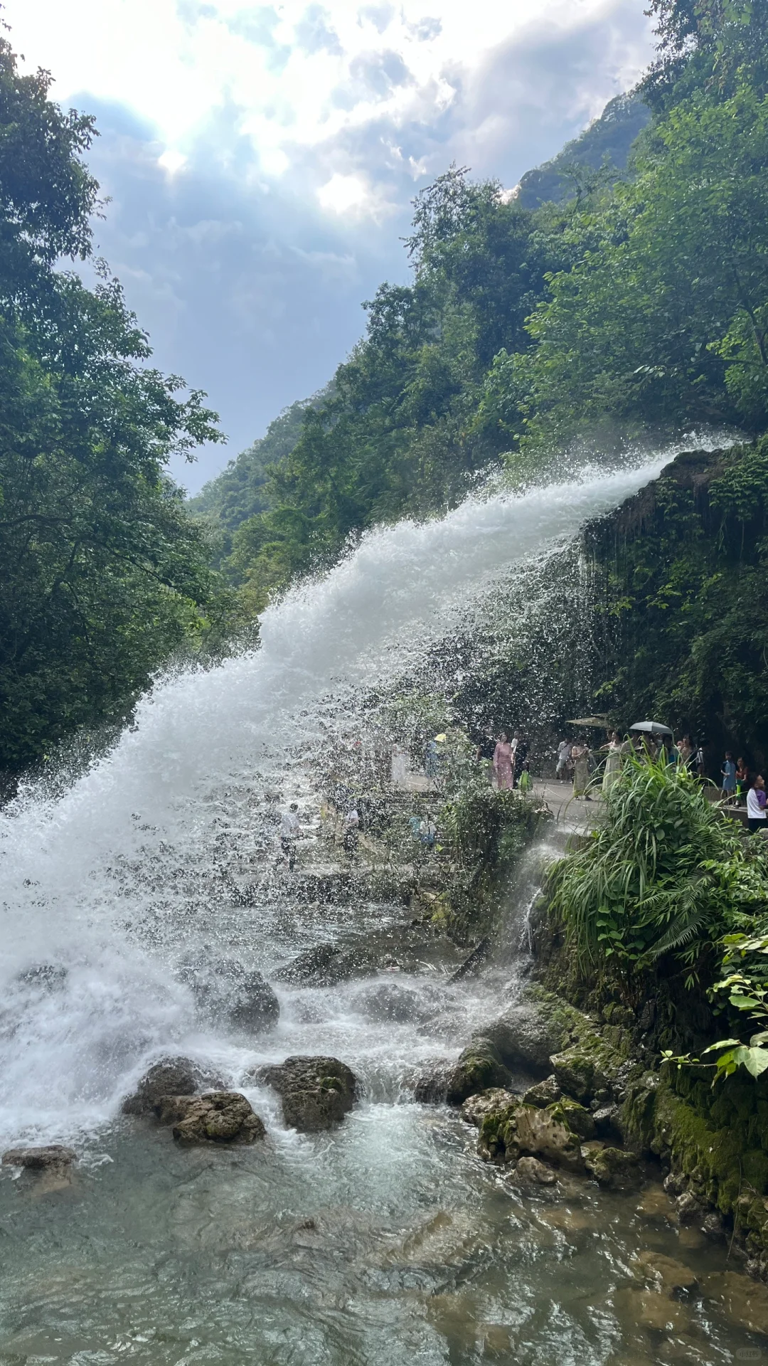 大暴雨后的小七孔 阴天实拍无滤镜 实况的美