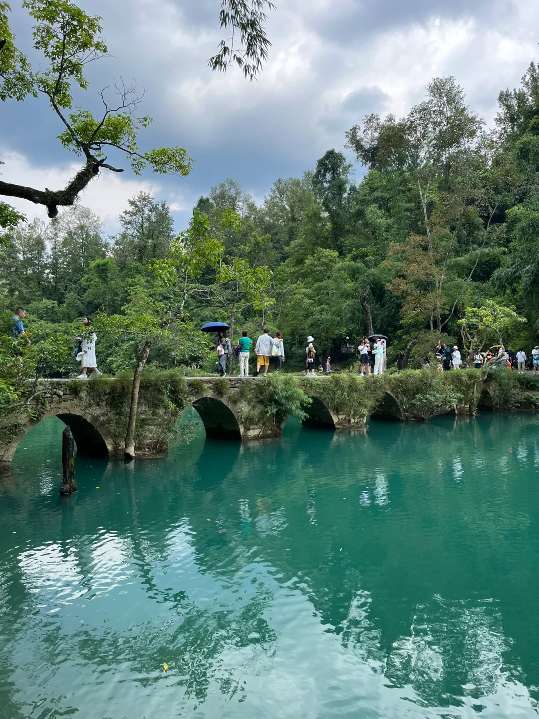 大暴雨后的小七孔 阴天实拍无滤镜 实况的美