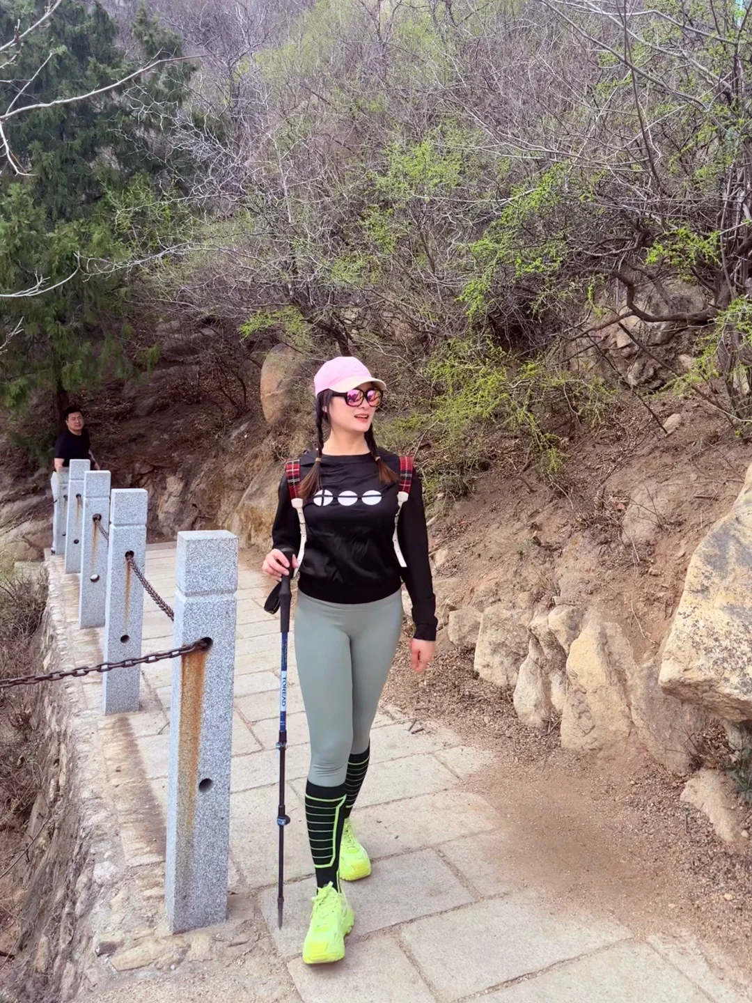 当好友都不知道你孕12W去爬山看花