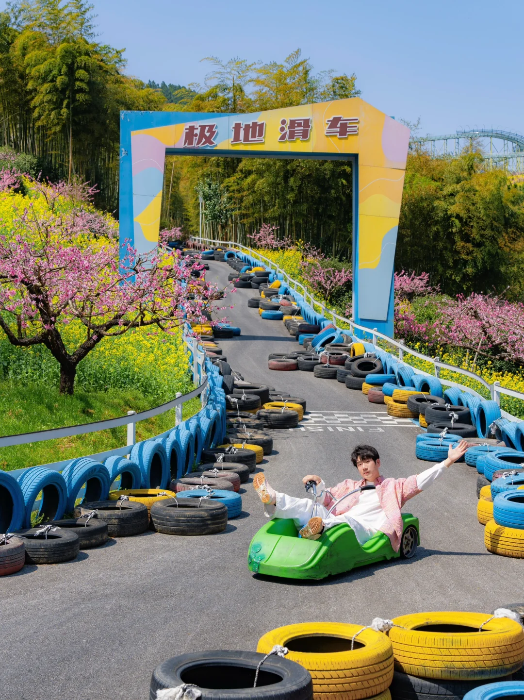不在婺源，在湖州，坐上开往春天的漫画小火车