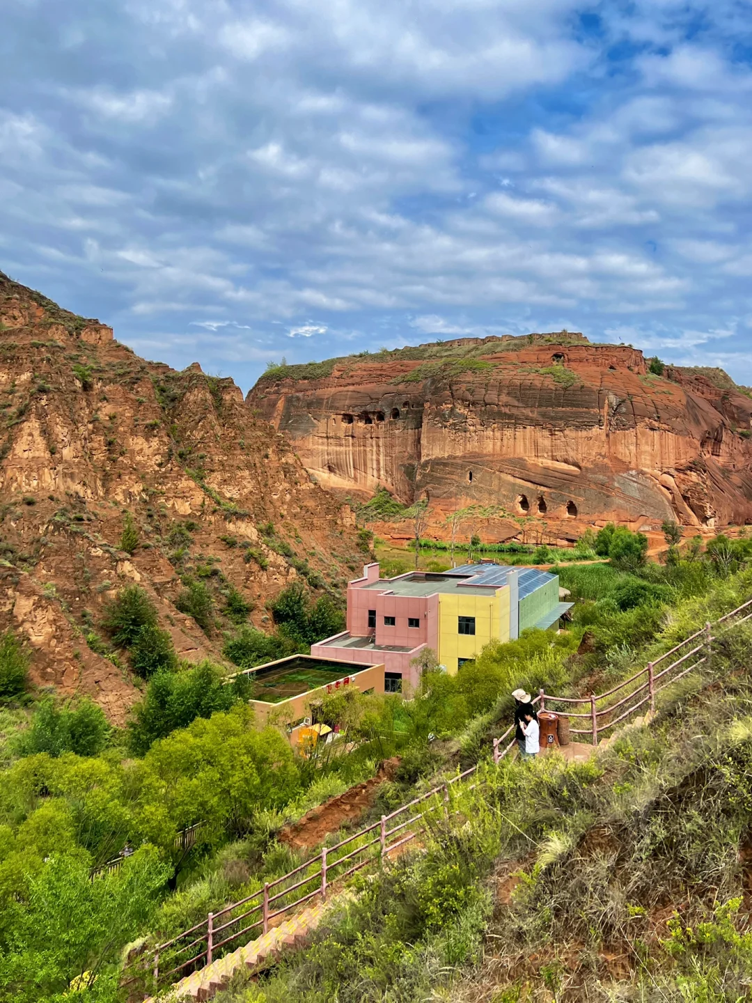 逃离到“火星表面”当一天沙丘女战士