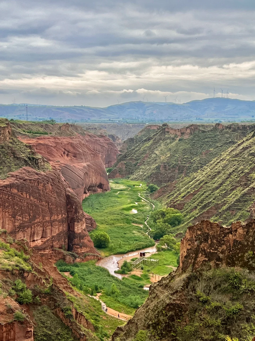 逃离到“火星表面”当一天沙丘女战士