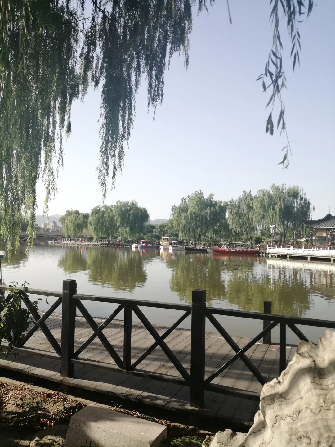 不同季节的奇石山景区