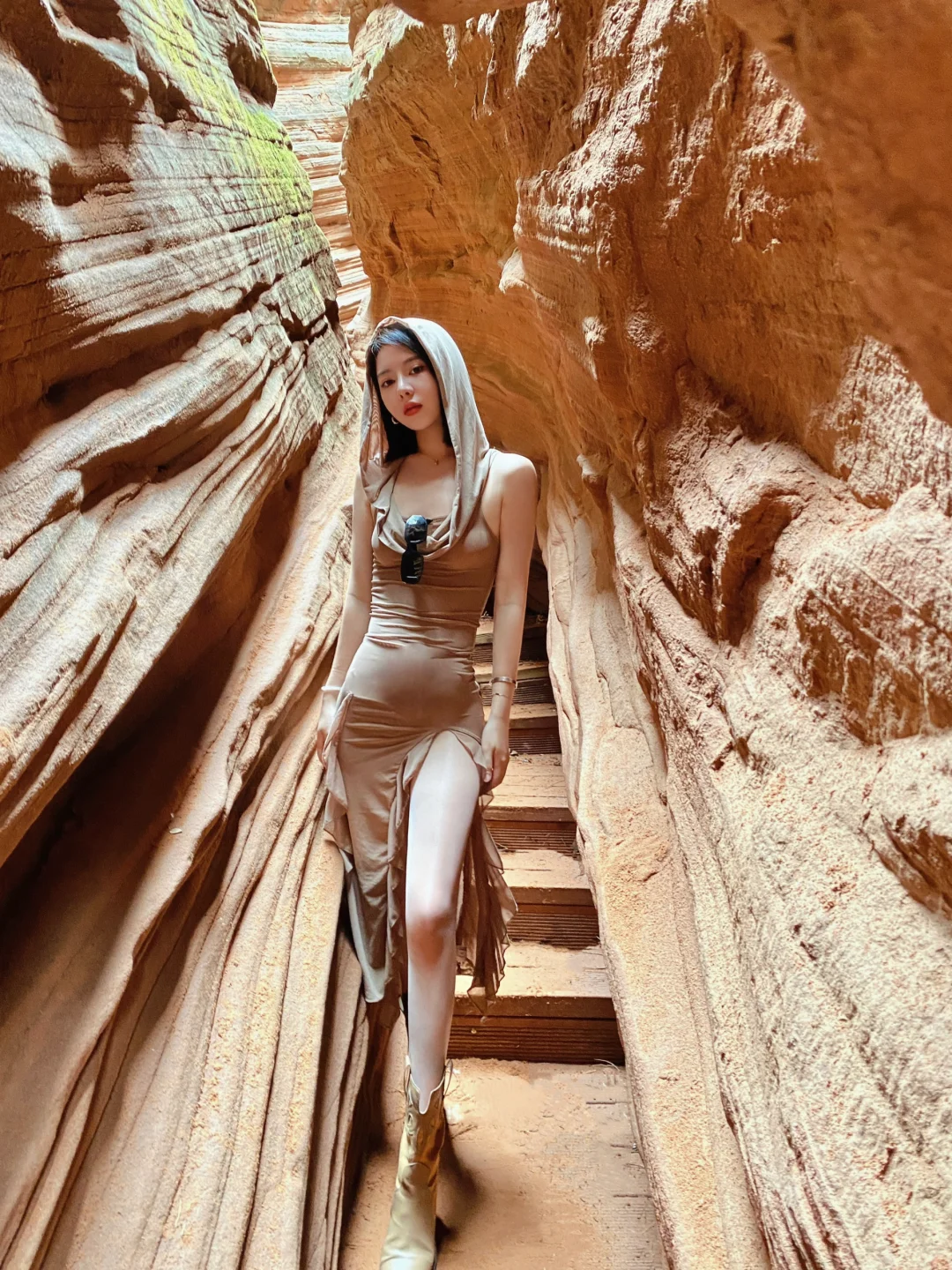 逃离到“火星表面”当一天沙丘女战士