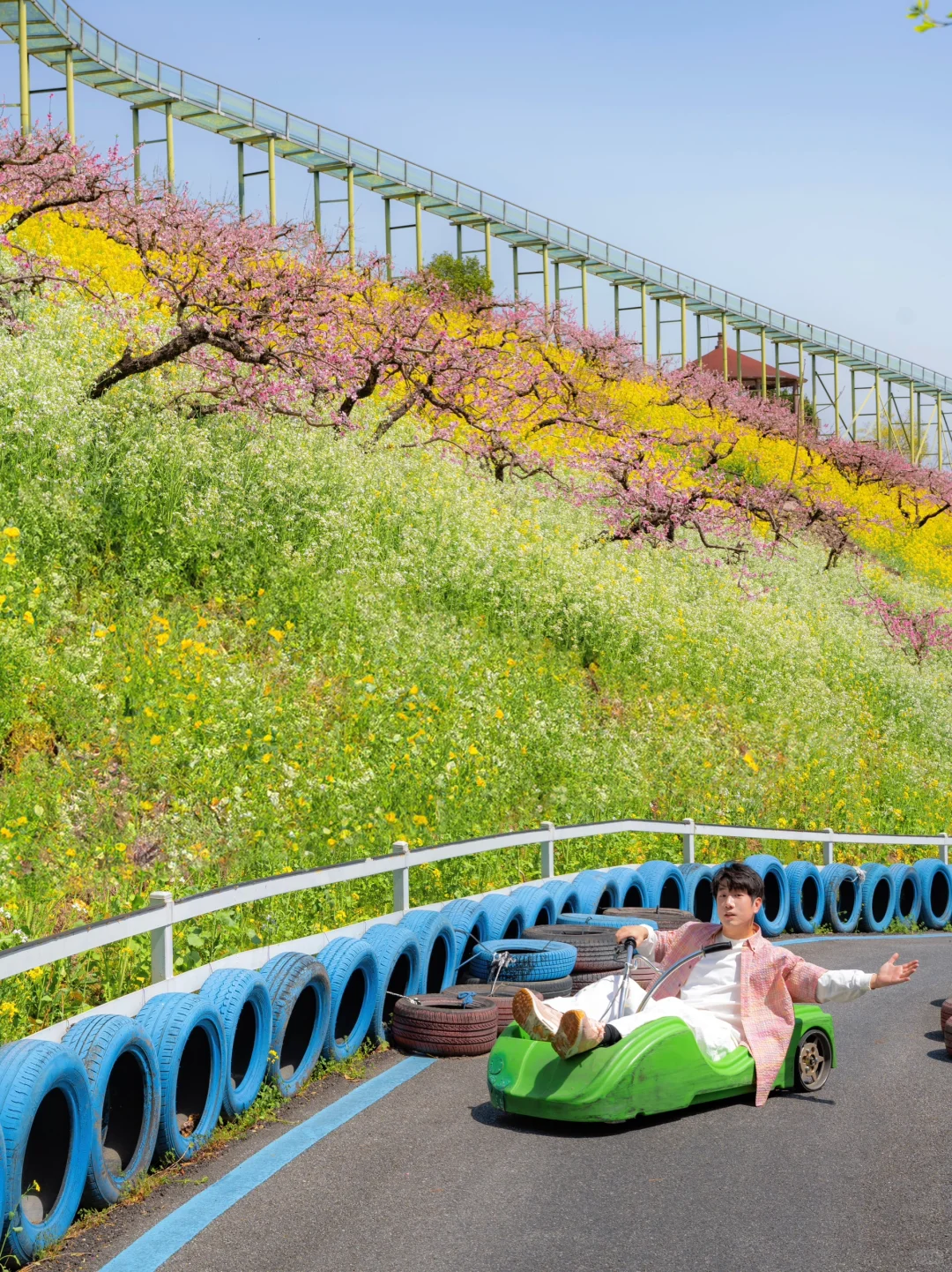 不在婺源，在湖州，坐上开往春天的漫画小火车