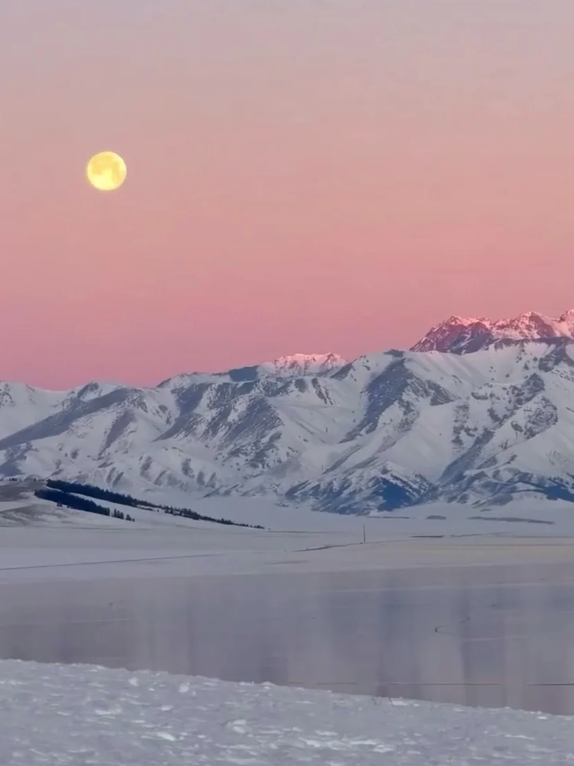💬“新疆的辽阔，是连风都自由的地方。”