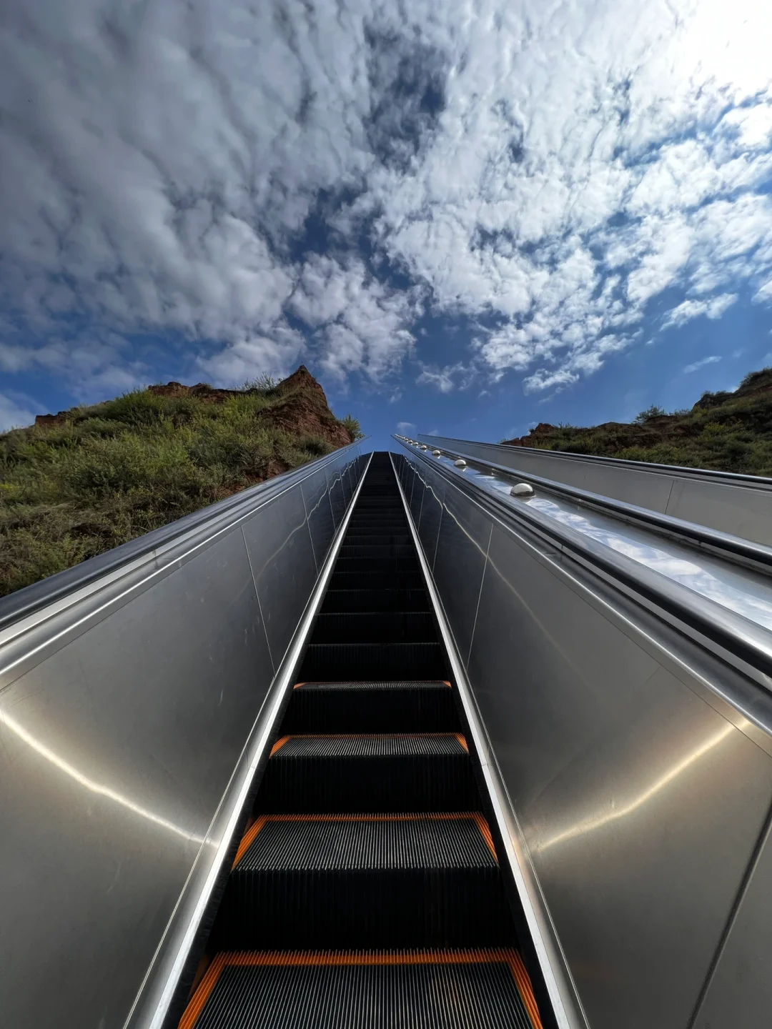 逃离到“火星表面”当一天沙丘女战士