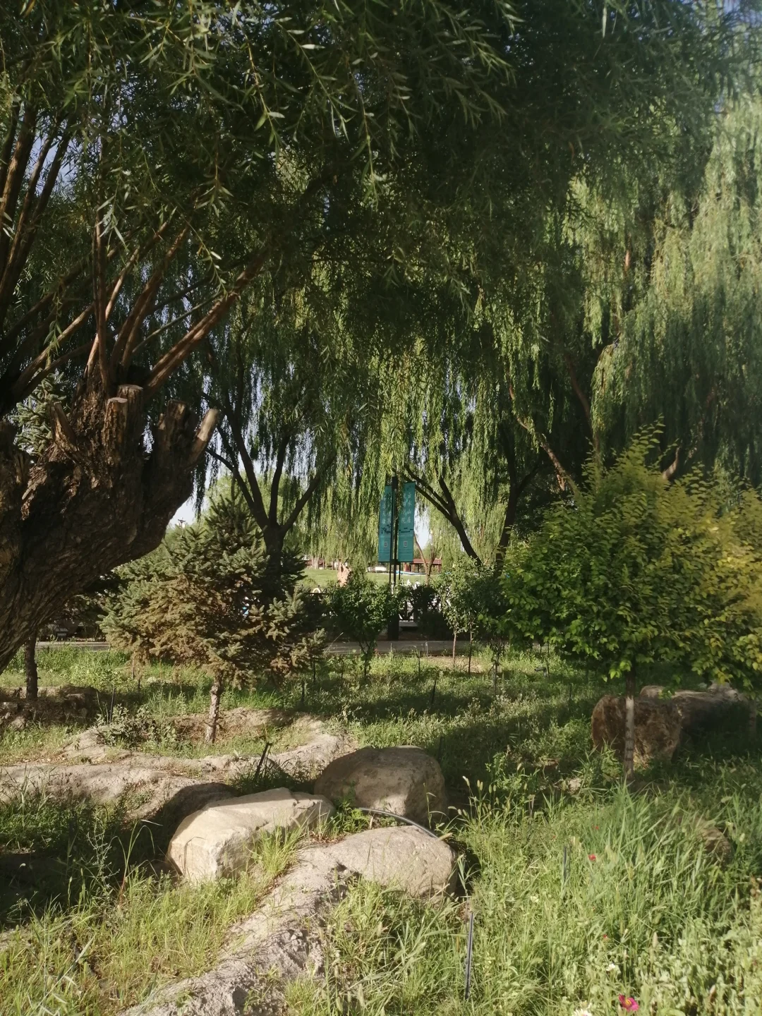 不同季节的奇石山景区