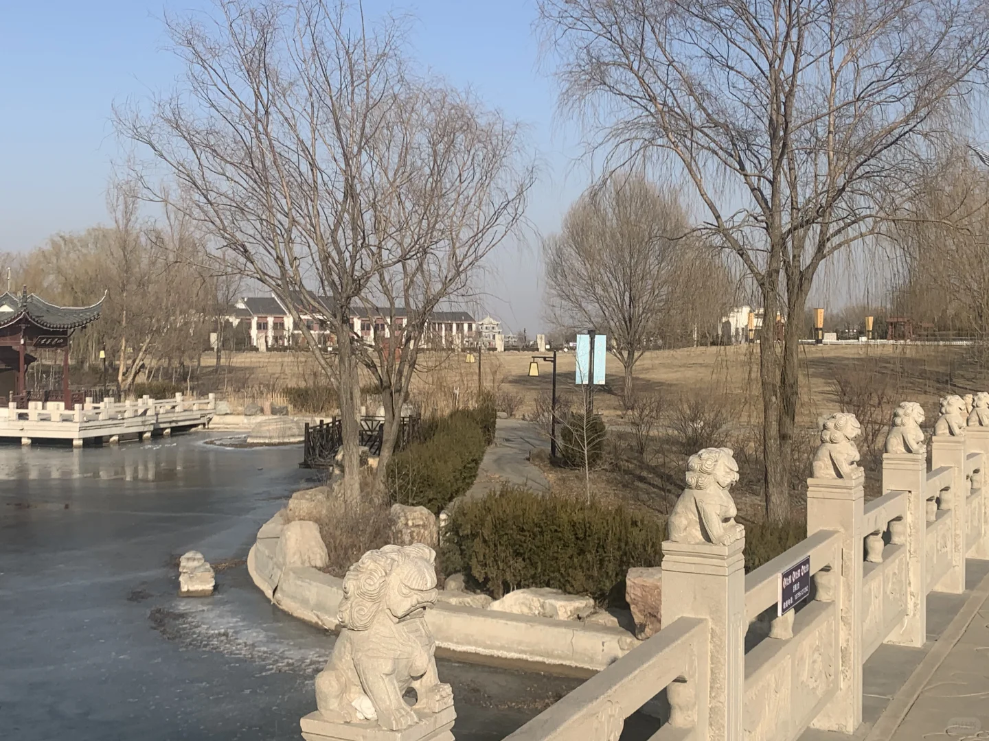 不同季节的奇石山景区