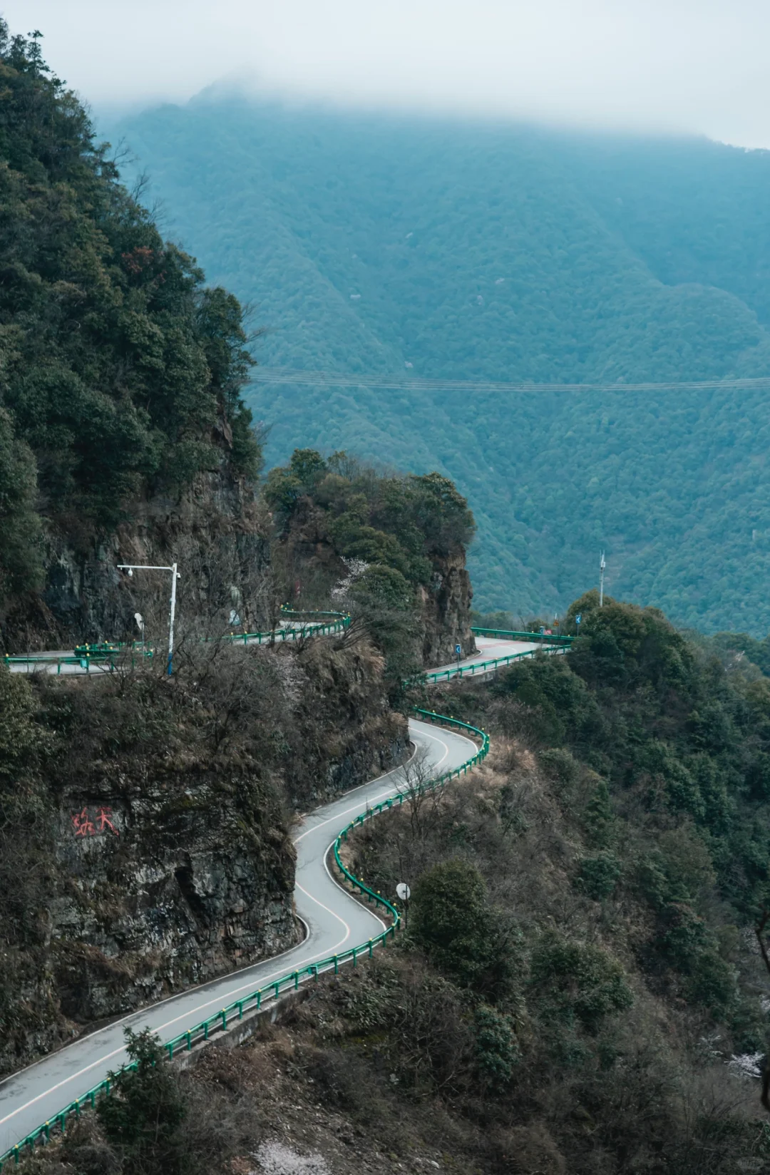雷军都来打call:皖南这条天路有何魅力