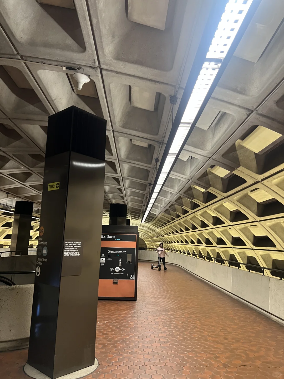 在华盛顿,坐地铁像逛美术馆,简直是一种享受