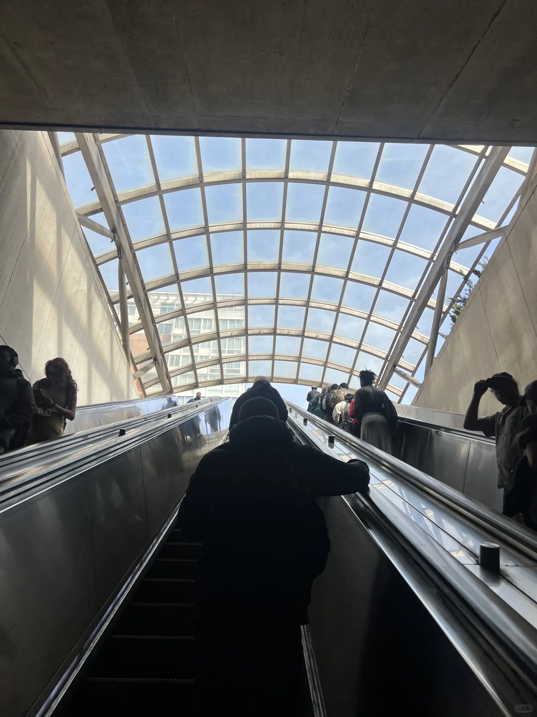 在华盛顿,坐地铁像逛美术馆,简直是一种享受