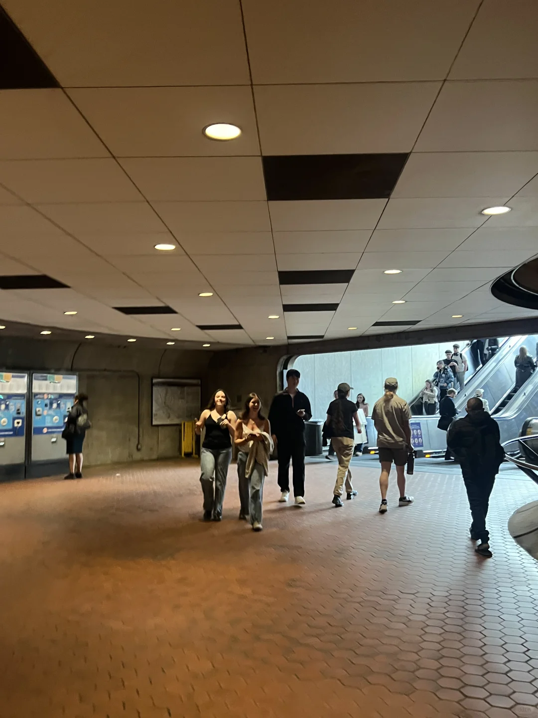 在华盛顿,坐地铁像逛美术馆,简直是一种享受