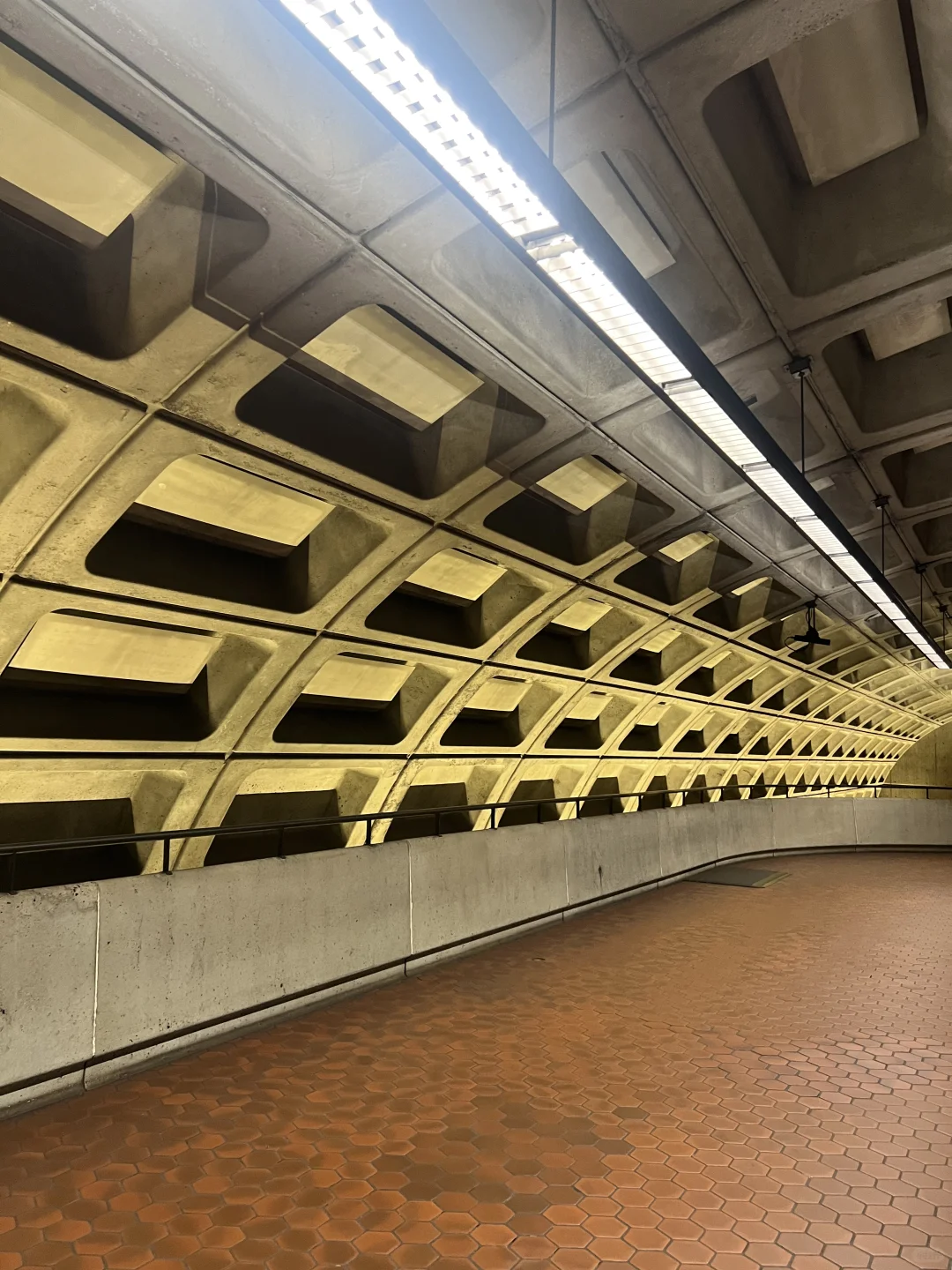 在华盛顿,坐地铁像逛美术馆,简直是一种享受