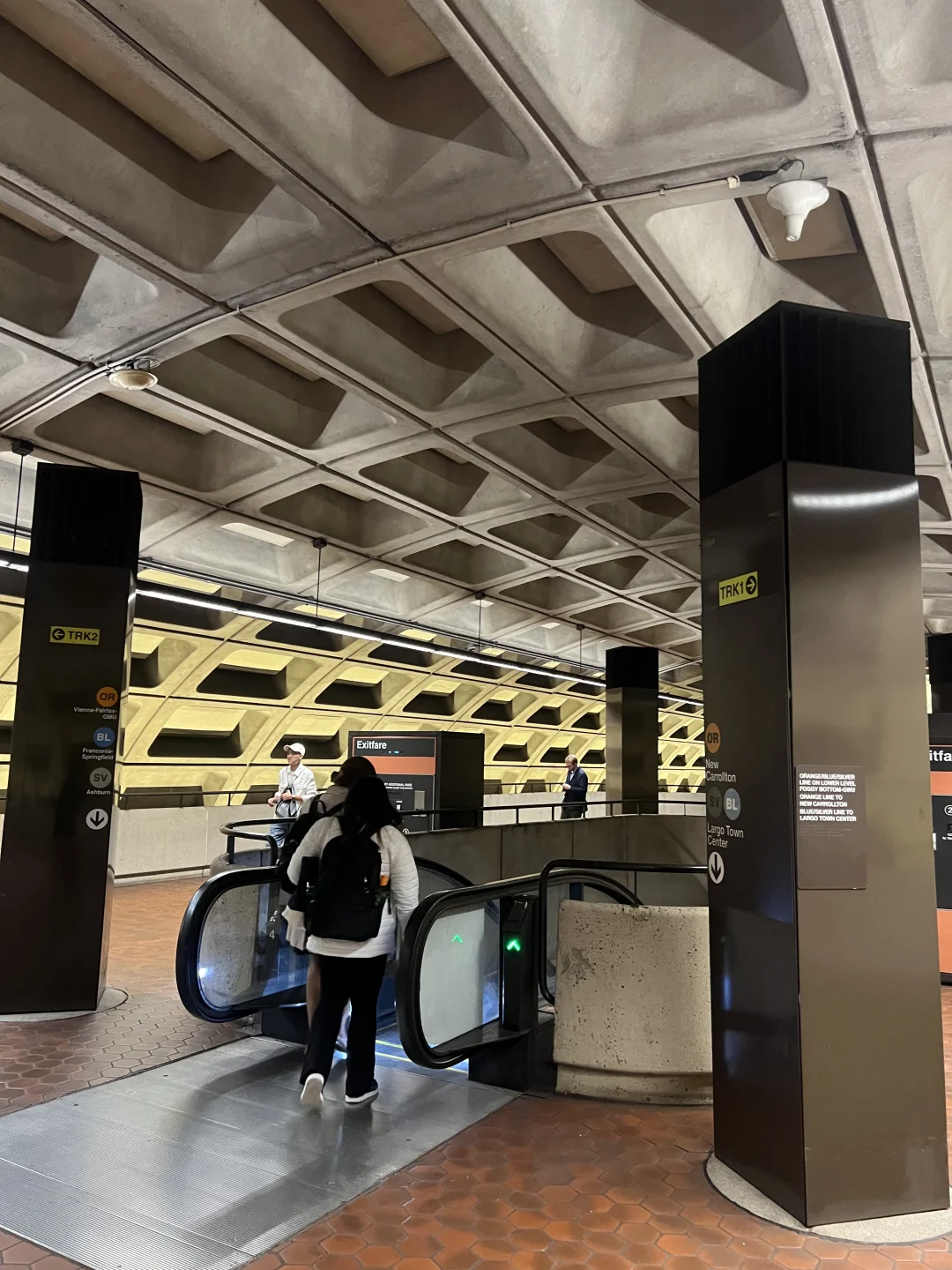 在华盛顿,坐地铁像逛美术馆,简直是一种享受