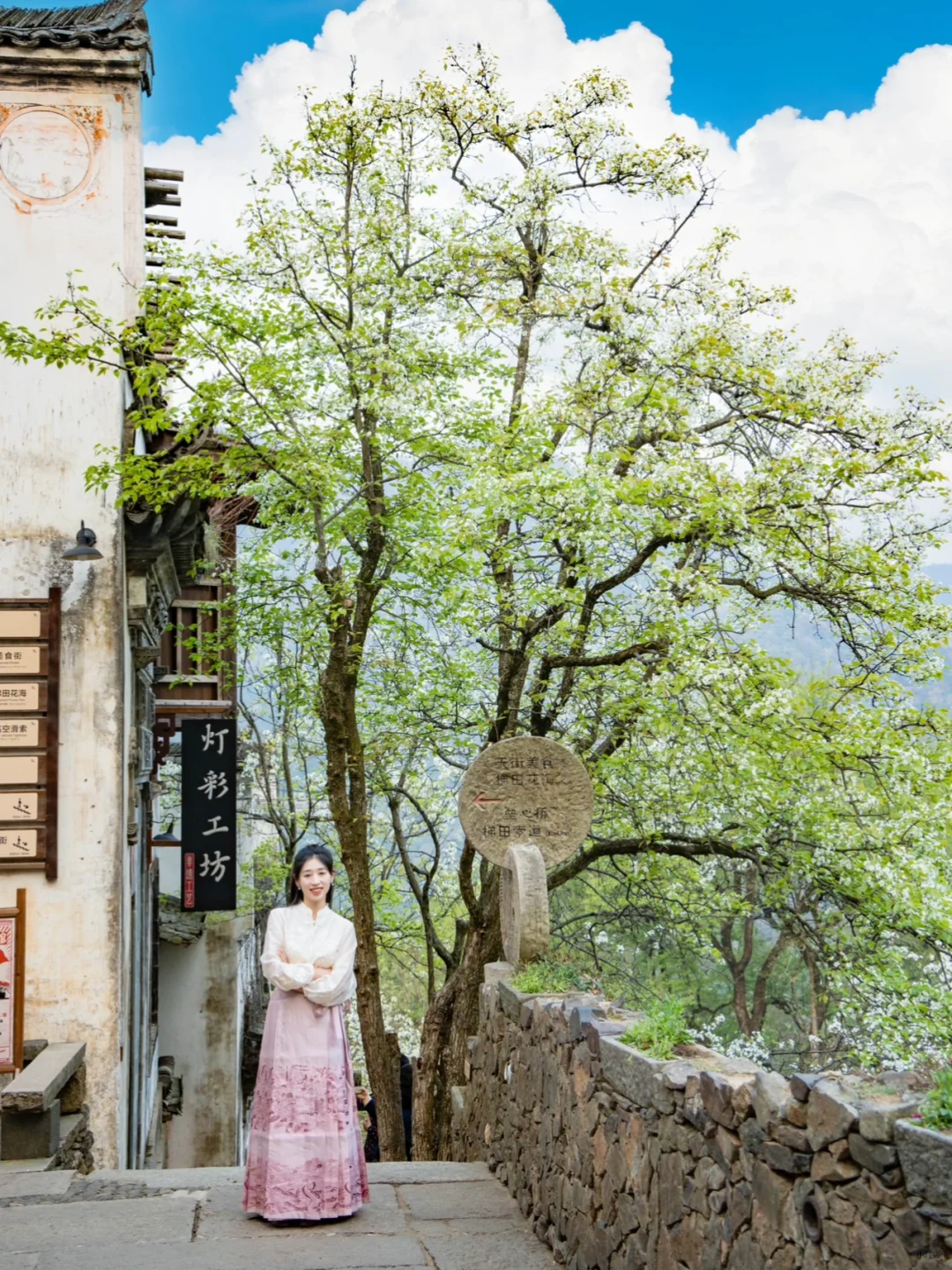 接下来的婺源篁岭🌼是漫山遍野的油菜花海‼️