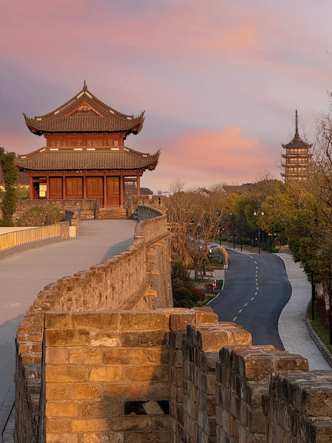 我很少用“潮”来形容一座小众古城！