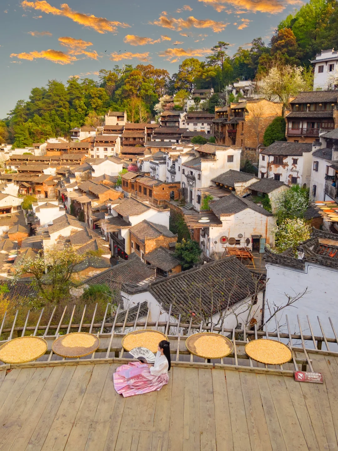 接下来的婺源篁岭🌼是漫山遍野的油菜花海‼️