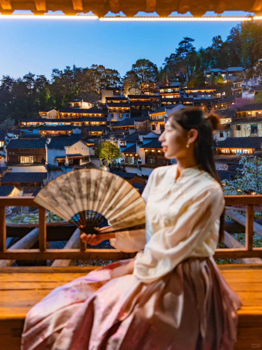 接下来的婺源篁岭🌼是漫山遍野的油菜花海‼️