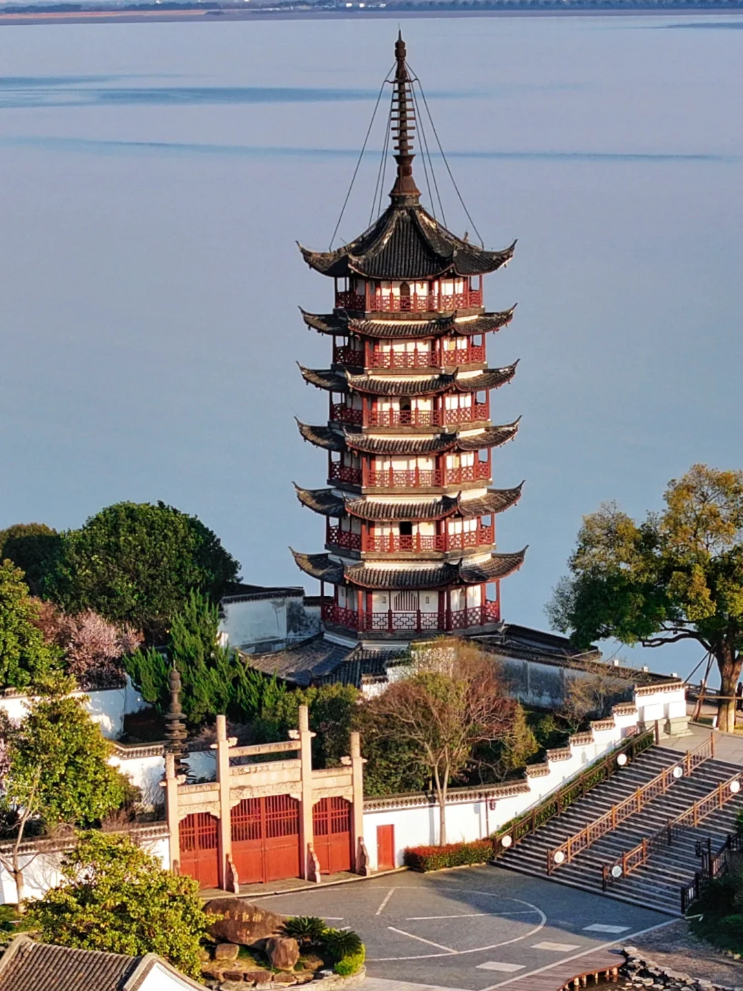 我很少用“潮”来形容一座小众古城！