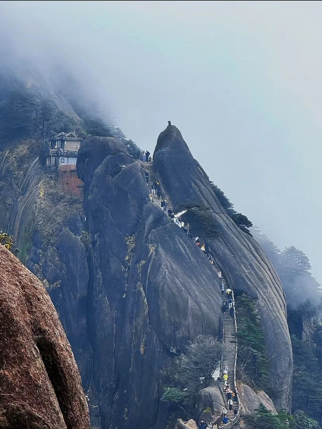 黄山是我第一次用“震撼”形容的地方